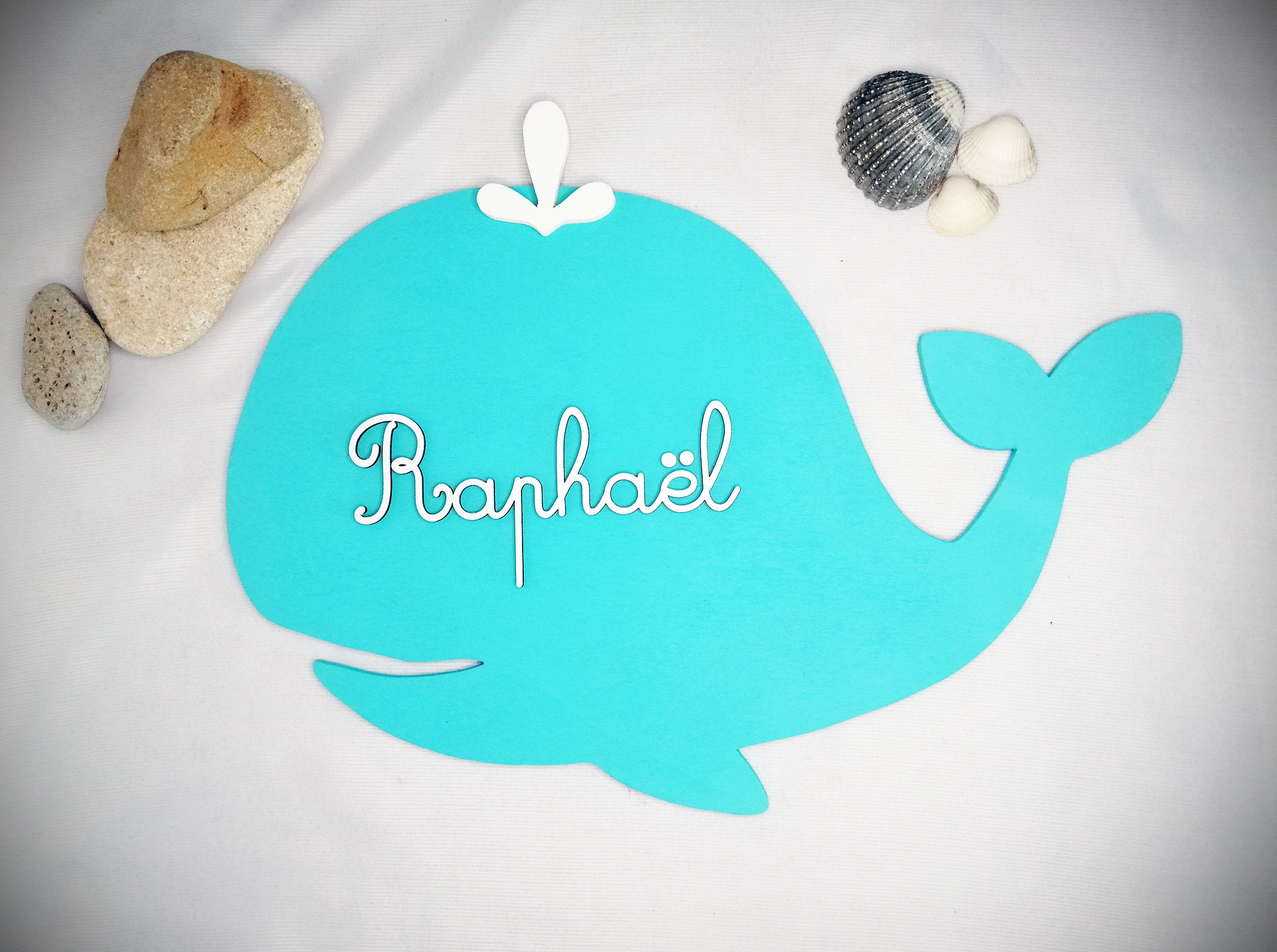 Prénom en bois sur une baleine