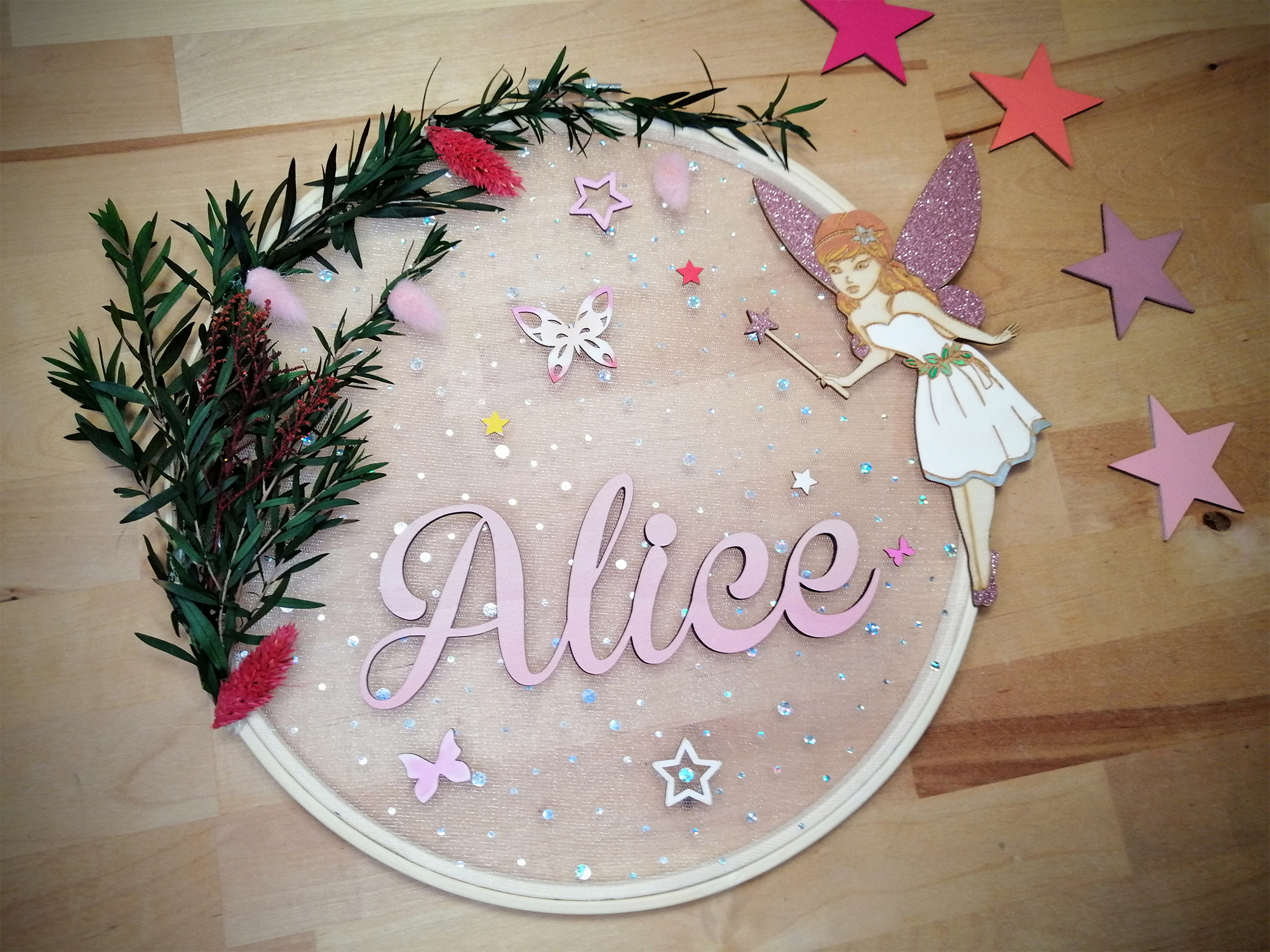 Prénom en bois sur couronne fée