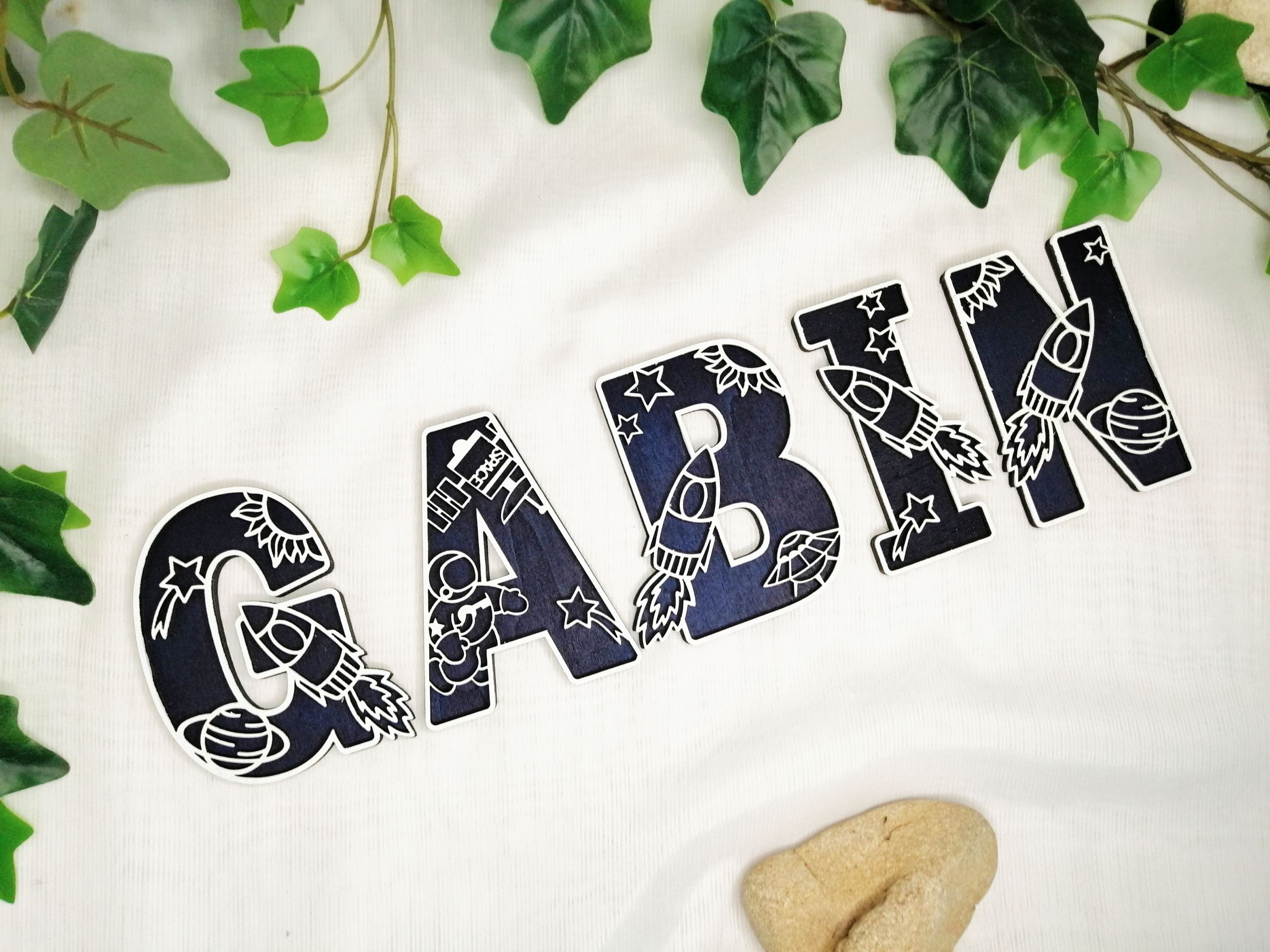 Lettre en bois en relief - Ciel & Espace